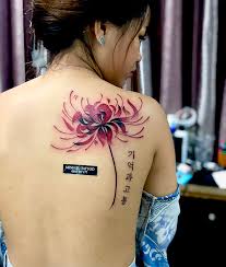 Hoa bỉ ngạn còn có ý nghĩa là phân ly, đau khổ, không may mắn, vẻ đẹp của cái chết , nhưng nhiều người hiểu ý nghĩa hoa là hồi ức đau thương. Tattoo Chuyen Nghiá»‡p Táº¡i Tphcm Sai Gon