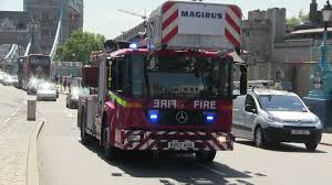 This group is dedicated to the men and women of the london fire brigade (lfb) that protect the citizens of london 24. London Fire Brigade Turntable Ladder Responding With Lights And Siren Youtube Cute766