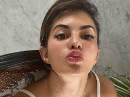 8 Easy Tips To Make Your Lips Look Fuller