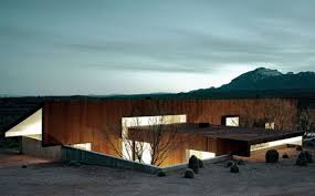 Desert House Design Hides Luxury In Arizona Desert Homes Architecture House Architecture Design