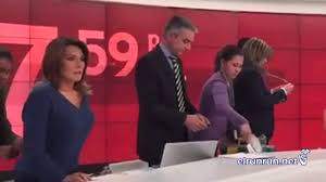 In march 2011, corzo announced, through her twitter account, she would replace maría cristina uribe as presenter of canal uno's noticias uno since june 2011. Video Exclusivo Por Que Silvia Corzo Mira Tan Raro Durante La Despedida De Vicky Davila
