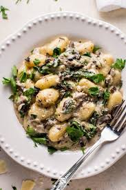 Creamy Mushroom And Spinach Gnocchi Recette Recettes De Cuisine Plat Vegetarien Recette Gnocchi