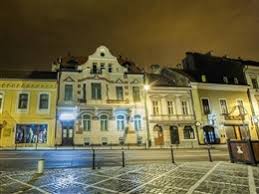 Stațiunea de schi poiana brașov se află la 20 km. Pensiunea Residence Hirscher Brasov Romania