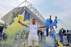 Links to leeds united vs. Leeds United Fans Celebrate Premier League Return In Streets Despite Club S Pleas To Stay Home Readsector Female