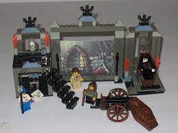 LEGO Studios 1381 Vampire's Crypt with 4 Minifigures &amp; Instructions |  #1900414533