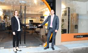 Announced today its plan to launch a public tender offer for interhyp ag, germany's largest independent residential mortgage distributor, at eur 64 per share, valuing the company at eur 416 million. Runde Baufinanzierung Wird Erlebbar Wirtschaftsstandort Niederrhein