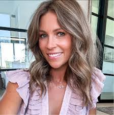 Ashley Renda's Instagram, Twitter & Facebook