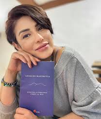 NINGUNA ETERNIDAD COMO LA MÍA Angeles Mastretta. Hace un par de días  terminé de leer este breve relato. Narra la historia de Isabel Arango, una  joven que migra a la Ciudad de