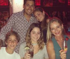 Rafael araneda on wn network delivers the latest videos and editable pages for news & events, including entertainment, music, sports, science and more, sign up and share your playlists. Marcela Vacarezza Y Rafa Araneda Celebran Los 17 Anos De Su Hija En Miami Tecache Cl