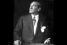 Mustafa kemal'in anadolu'ya milli direnişi örgütlemek amacıyla bizzat sultan vahdettin tarafından gönderdiğini vurgulayan tarihçiler, atatürk çok geniş yetkilerle donatılmıştı. Mustafa Kemal Ataturk Sang Penjagal Kesultanan Turki Republika Online