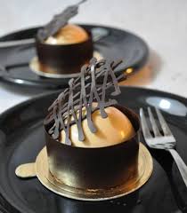 1001 Idees Comment Faire Des Decors En Chocolat Facilement Decoration Chocolat Patisserie Chocolat