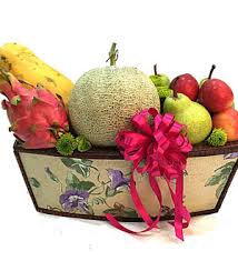 Festive decoration of the fruit basket will bring bright colors to everyday life. Fruit Basket Delivery In Subang Malaysia Fruit Gifts Delivery Premium Online Florist In Malaysia Florygift Deliver Flowers Gifts