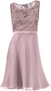 In den kategorien kleider, pullover, jacken, shirts, hosen, jeans, röcke suchst du ein spezielles outfit für einen bestimmten anlass wie den abiball oder eine hochzeit, für. Spitzenkleid Von Ashley Brooke Bei About You Spitzenkleid Elegante Kleider Kleider