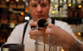 Dois brasileiros estão entre os 100 melhores bares do mundo. Deve ter mais  um no top 50