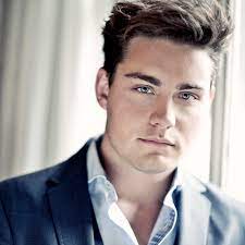 Douwe bob posthuma is an actor and composer, known for singel 39 (2019), the eurovision song contest: Douwe Bob Eurovision Song Contest Wiki Fandom