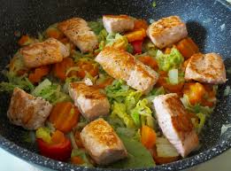 Poelee De Chou Chinois Aux Carottes Et Au Saumon Diet Delices Recettes Dietetiques Chou Chinois Recette Recette Chou Chinois Cuit Recette Chou