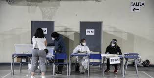 Experta señala que inocular a los vocales de mesa con al menos una dosis, antes de las elecciones, sería una buena opción para cuidar la salud de quienes deben cumplir con su deber cívico. Este Sabado Salio El Listado Definitivo De Los Vocales De Mesa No Te Olvides De Revisar Si Fuiste Convocado