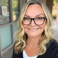 Gina Rendon's Instagram, Twitter & Facebook