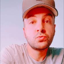 Daniel Babauta's Instagram, Twitter & Facebook