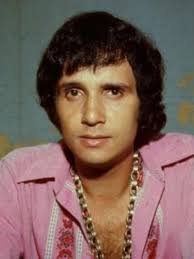 Roberto Carlos: Brazil’s King with a heart that sings in Spanish ❤️👑 He  owned the love ballad era across Latin America. Tap the link in bio for  full performances & the playlist 🎶 #robertocarlos ...