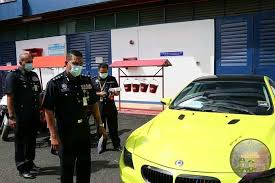 Ya allah, stress sebab r&r banyak yang ditutup, kesian semua orang yang terpaksa buang air tepi jalan, termasuk dalam semak samun termasuklah adik sayang (isteri) saya! Kerja Jual Besi Buruk Tapi Selalu Show Off Bmw 6 Series Remaja 18 Tahun Kantoi Jual Bahan Terlarang Motoqar