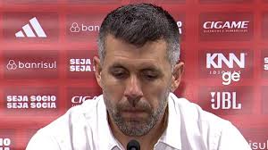 "Sentimiento de mierda": la respuesta y reacción del uruguayo Paulo Pezzolano, DT de Inter de Porto Alegre, tras perder el clásico ante Gremio