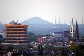 / ˌ ɡ ɛ l z ən ˈ k ɪər x ən /, german: Gelsenkirchen Wikipedia