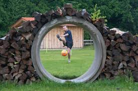 You get to use your creativity and place the hole anywhere you want. Soccergolf In Zorneding Lupfen Erlaubt Ebersberg Sz De