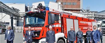 Wir möchten uns auf den folgenden seiten einmal vorstellen und über die tätigkeiten . Evonik Stellt Der Feuerwehr Essen Ein Neues Spezialfahrzeug Zur Verfugung Evonik Industries