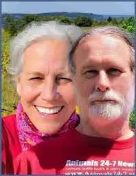 Sandy Rowland's Instagram, Twitter & Facebook