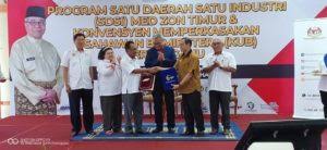 Pada tahun 2002, program ini dikembangkan menjadi satu kampung satu industri (sksi) dan setahun kemudian ditukar kepada satu daerah satu industri (sdsi) yang mencakupi skop yang lebih luas. Majlis Perasmian Program Satu Daerah Satu Industri Sdsi Yayasan Pembangunan Usahawan Terengganu
