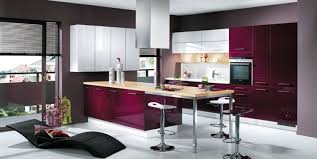 Fotos de modernas cocinas con isla que parecen flotar, diferentes modelos y formas de barras y muebles para decoraciones de interiores de cocinas, colores. Decoracion De Interiores Cocinas Modernas Con Estilo
