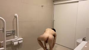 男子学生　全裸で踊ってみた　ストリップダンス　曲の雰囲気に合わせて踊ってみました　エッチ成分強め　無修正　顔出し　素人　Shelter