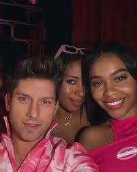 I love cheap thrills 🎭