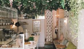 Le mobilier, la disposition, la signalétique seront parfaitement homogènes pour créer un sentiment «d'être chez soi». Les 10 Meilleurs Salons De The Parisiens Paris Secret