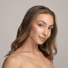 MEET THE COMPANY: Lia Gagianas (Understudy) is originally from Pittsburgh,  Pennsylvania. She received a Bachelor of Fine Arts degree in (Dance) with a  concentration in (Ballet) and (Jazz) from Marymount Manhattan College.