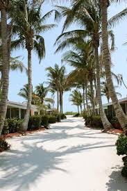 Waterside Inn On The Beach A Beachfront Resort Sanibel Island Condos And Beachfront Cottage Sanibel Island Beaches Sanibel Island Florida Beach Island Resort