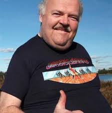 Howdo, Did anyone join The Milkshakes Fan Club and what did the badge  looked like? Did Hangman Books cease trading before it switched to L13?