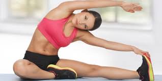 Con le ginocchia poggiate a terra ed i piedi sollevati esegui i piegamenti con la parte superiore del corpo Esercizi Per Dimagrire Pancia Gambe Fianchi Cosce Glutei E Braccia