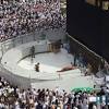رؤية الحجر الأسود يمثل هذا أن الزوج ذو مال وغني وعند رؤية ماء زمزم إنها تشرب منها فهذا يدل علي أن الزوج سوف يكون ذو مكانة كبيرة وغني وسلطان. 1