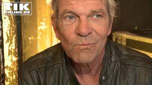 Matthias reim ist ein deutscher sänger, komponist und songtexter. Matthias Reim Wird 60 Uber Alter Laster Frauen Und Hochzeits Plane Youtube