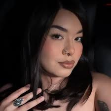 Hi! I have a client that gets volume & lately her lashes seem to lose their  curl. I use D curl and when she comes for her 2 week fill it looks