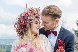 Bis in den mai hinein ist der atlantik kühl, ab mitte mai wird es besser. Moderne Almhochzeit In Beerenfarben Hochzeitsblog The Little Wedding Corner