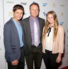 21.08.2020 · chris harrison has the sweetest relationship with his daughter, taylor, and son, joshua. Https Www Usmagazine Com Entertainment News Comic Con Fans Answer Hilarious Questions About Characters 2019 07 20t00 04 12 00 00 Monthly 0 7 Https Www Usmagazine Com Wp Content Uploads 2019 07 Comic Con Cos Play Stranger Things Jpg