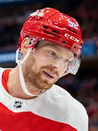 Category:Evgeny Kuznetsov (ice hockey)