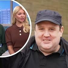Peter Kay tour: Fans joke Phil and Holly had 'no issue' jumping queue for  tickets