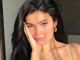 Dabei hat sie wohl nicht. Kylie Jenner Ungeschminkt Ihr Selfie Kundigt Ihre Erste Pflegelinie An Vogue Germany