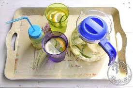 Zenzero, limone e acqua sono tre ingredienti perfetti per iniziare una dieta detox e perdere qualche chilo senza troppi sforzi. Ricetta Acqua Detox Drenante E Depurativa Anticellulite Ideericette