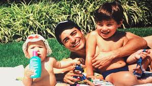 El cantante cuyo nombre original es elmer figueroa arce, nació en río piedras, puerto rico un viernes 28 de junio de 1968 y cumple 53 años de vida Hija De Chayanne Presume Fisico De Su Papa Y Le Desea Feliz Cumpleanos