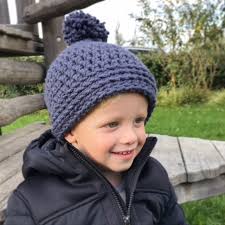 Warme Cosy Muts Inclusief Gratis Patroon Aan De Haak De kindermuts houdt het hoofd warm en fungeert tegelijkertijd als sjaal. warme cosy muts inclusief gratis